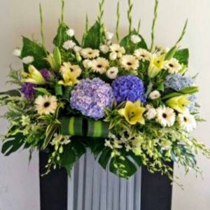 Elegant Singapore Wreaths for Thoughtful Condolences