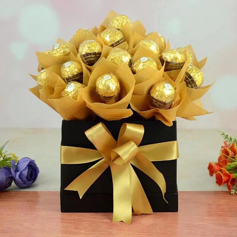  Unique Gift Hampers for Anniversary – Flowers, Cakes & Personalized Surprises