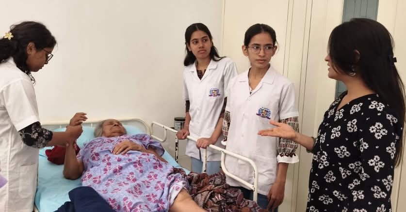  Professional Physiotherapy for Elderly in Vadodara Care
