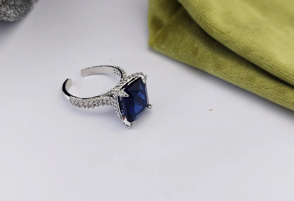  Petite Rings & Petite Wedding Rings | Elegant Stone Rings
