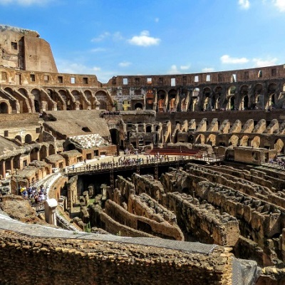 is there a dress code for the colosseum rome