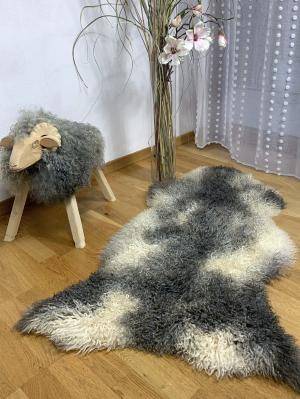  Gotland sheepskin, carpets and decorations