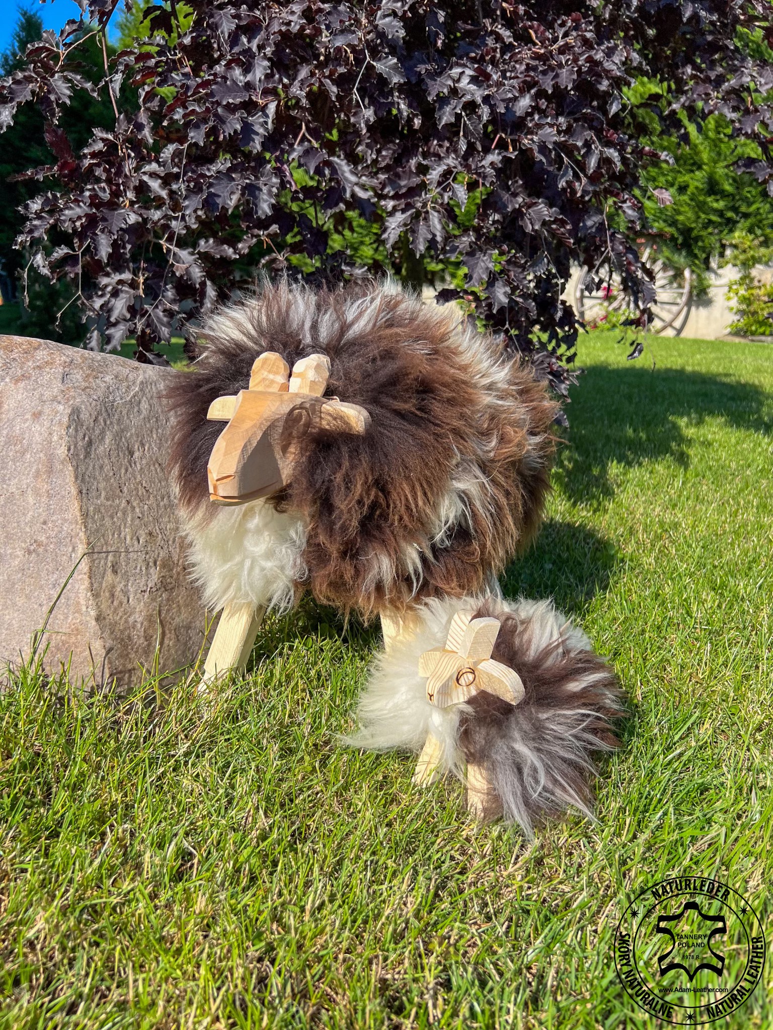  Decorative wooden rams with natural sheepskin, 30€
