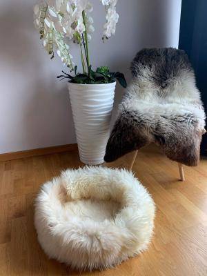  Sheepskin Dog Bed, 60€
