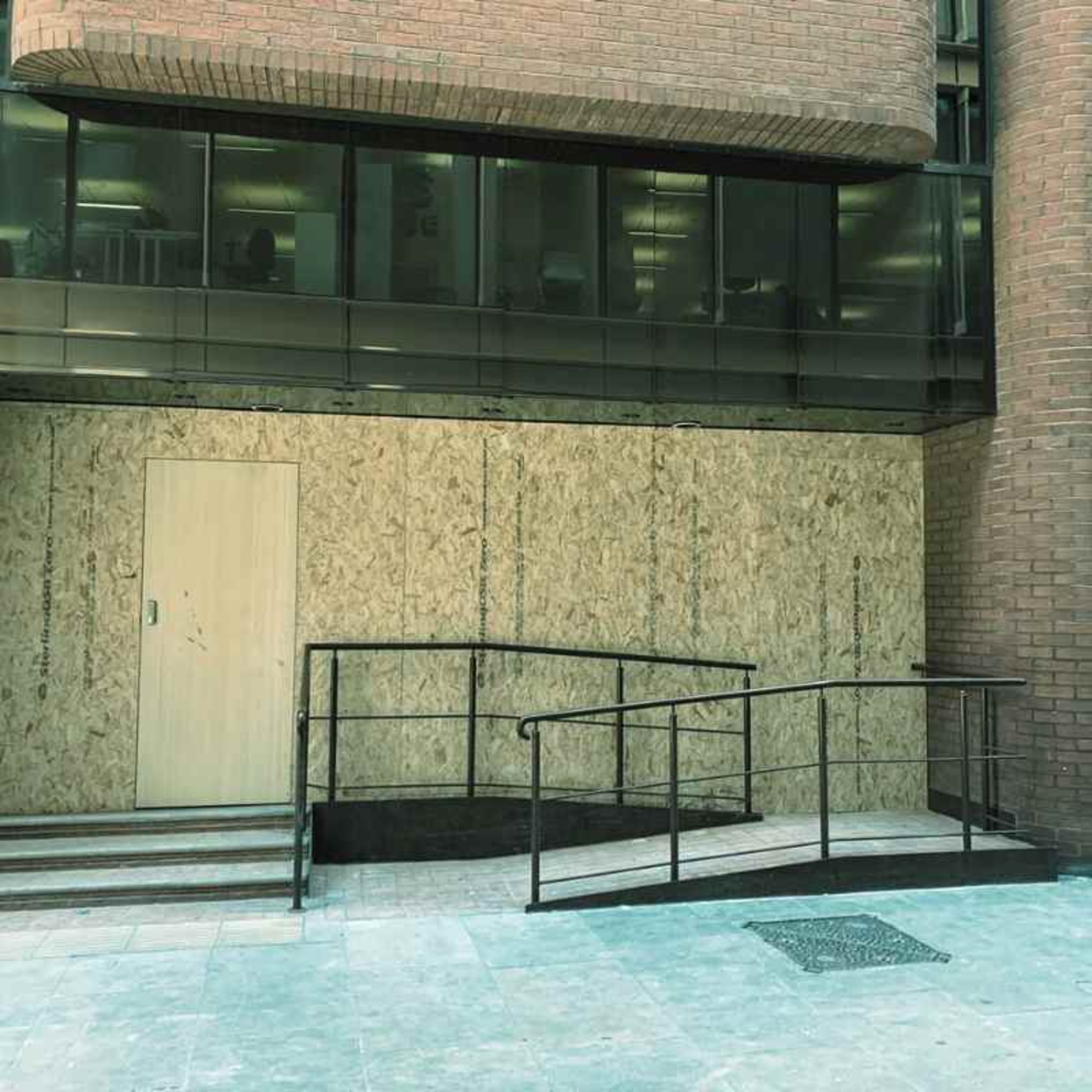  London Emergency Glaziers | Broken Glass Repairs 24/7