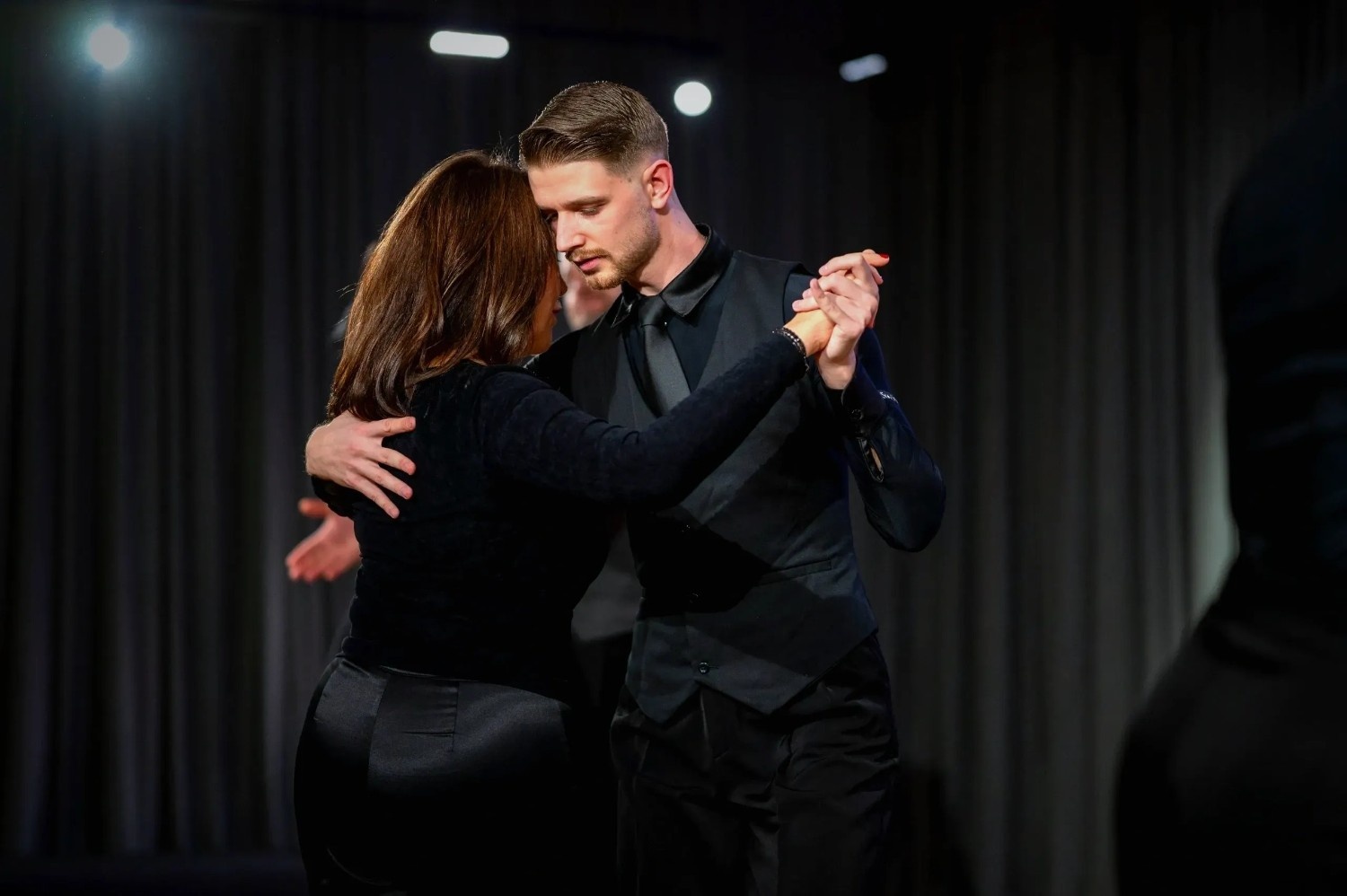  Learn Together at a Professional Dance Studio in Abu Dhabi for Couple