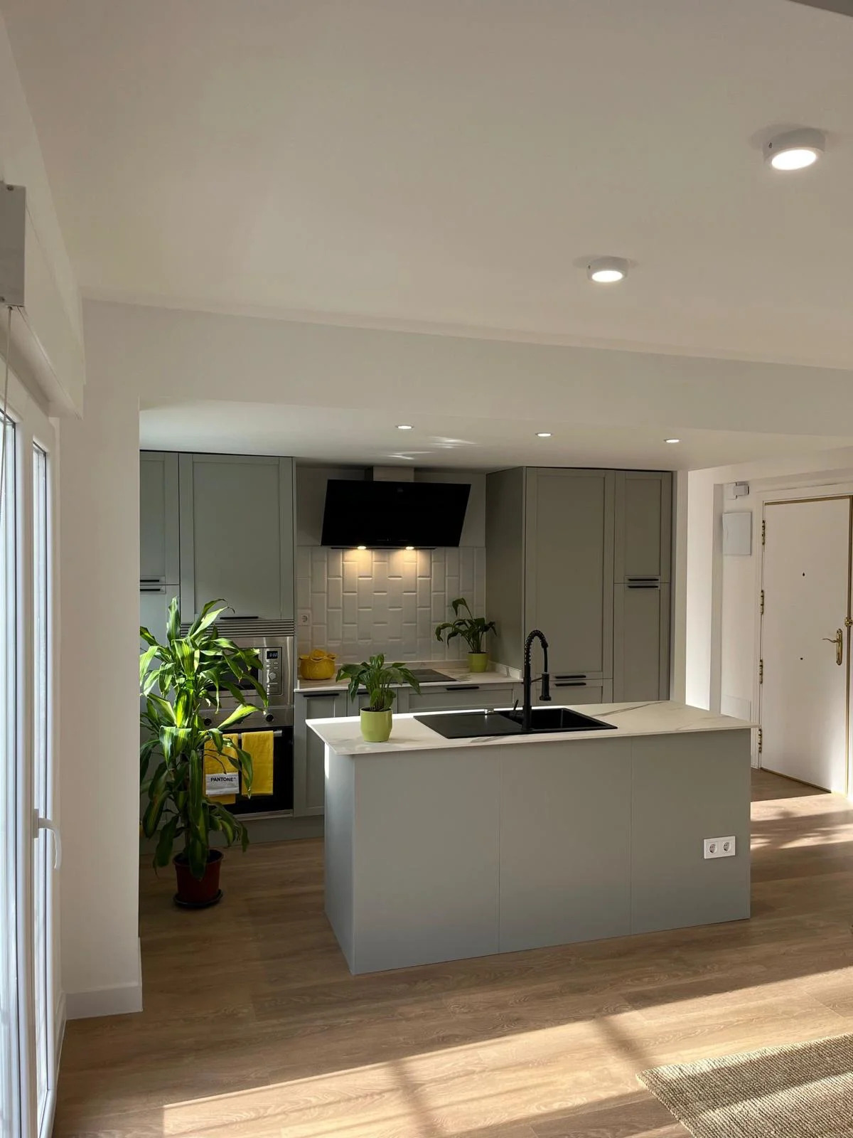  Kitchen Remodeling in Dubai