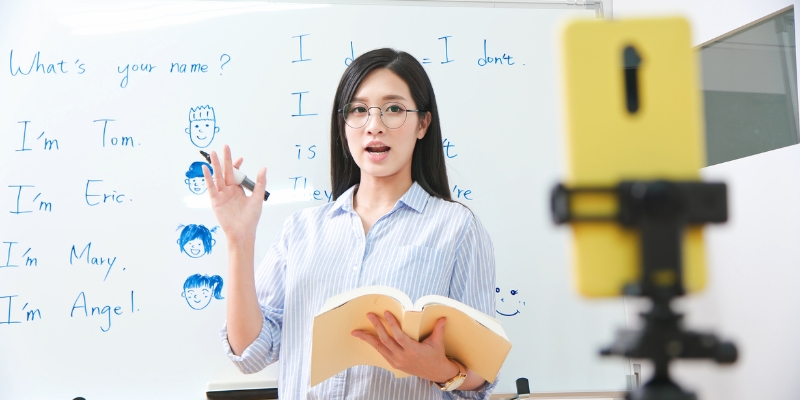  Online English Classes for K–12 | Enrol Today