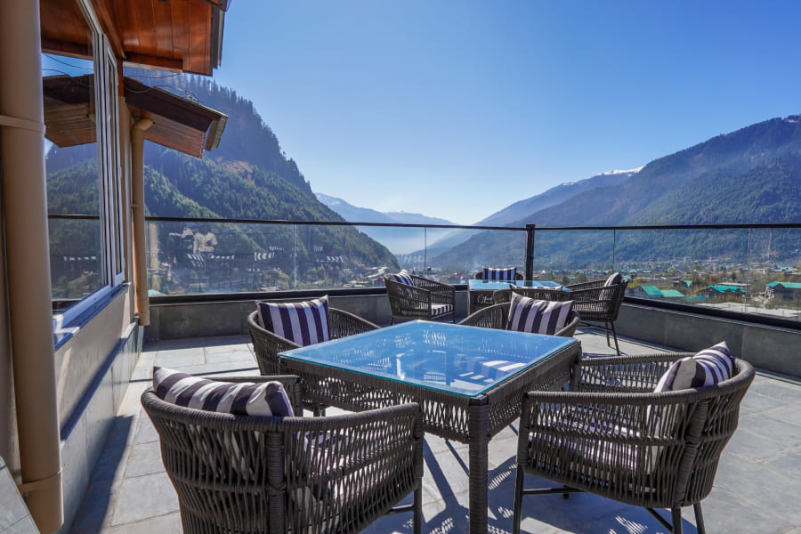  Hotel in Manali with Mountain View – Enjoy a Scenic Himalayan Stay