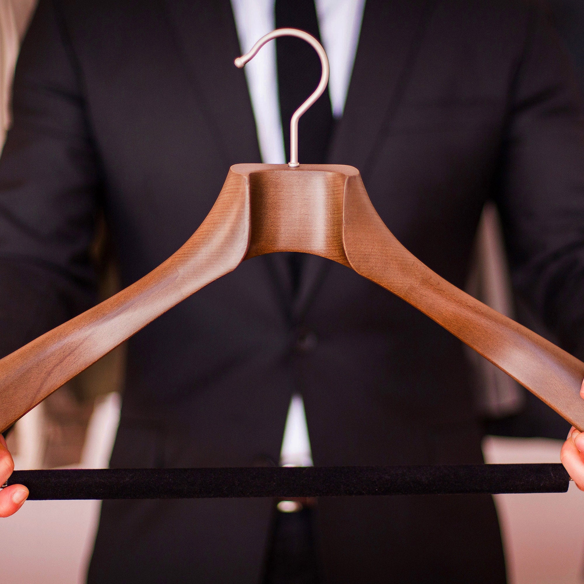  Why Are Trouser Hangers Essential for a Better Wardrobe?