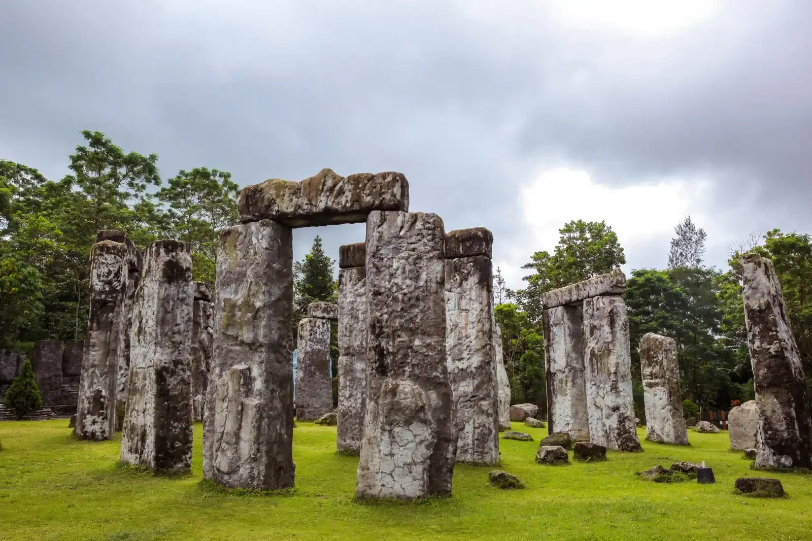  Stonehenge Tours from London for a Rich Travel Escape