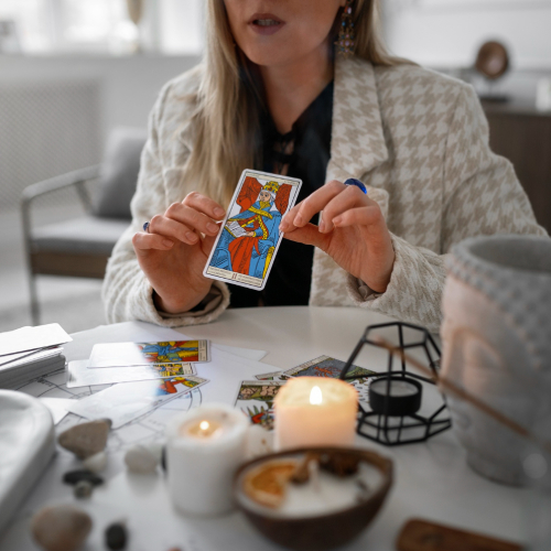  Best Online Tarot Reading with Elaine Astin
