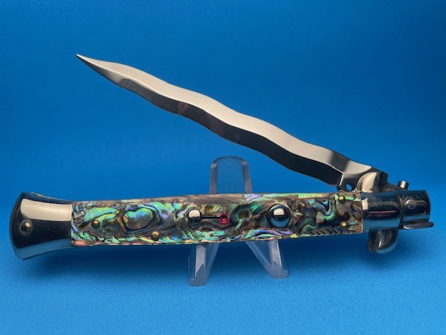 Find the best-in-class multipurpose EDC gadget of Switchblade with a durable handle