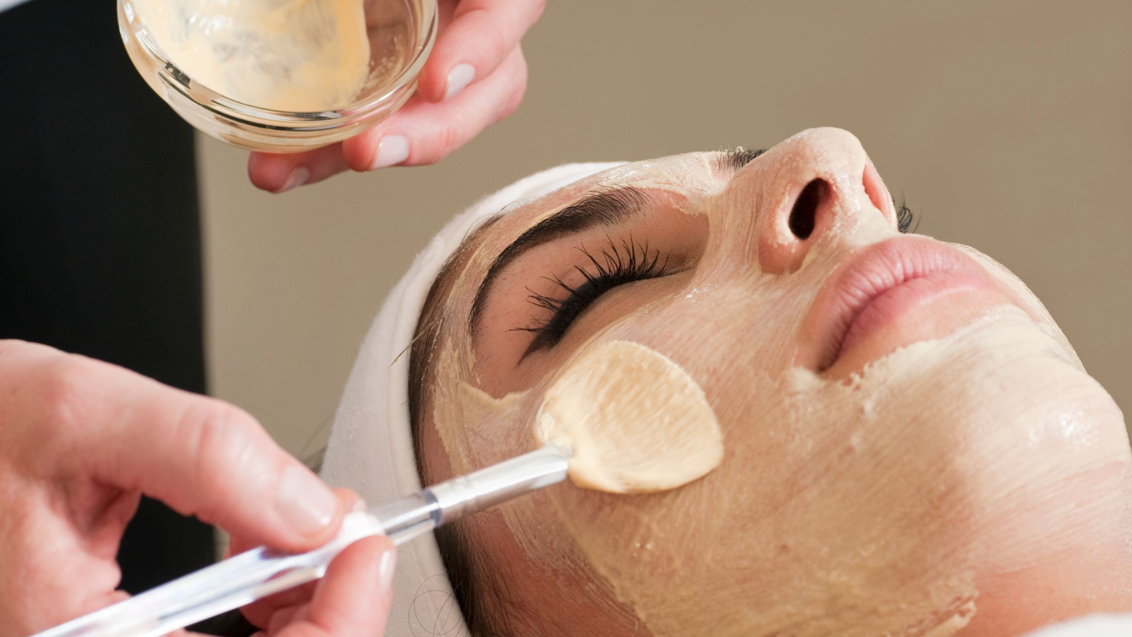  Expert Facial Aesthetic Guidance and Eyelid Consultation for a Refreshed Look