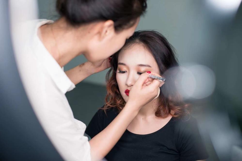  Personal makeup course