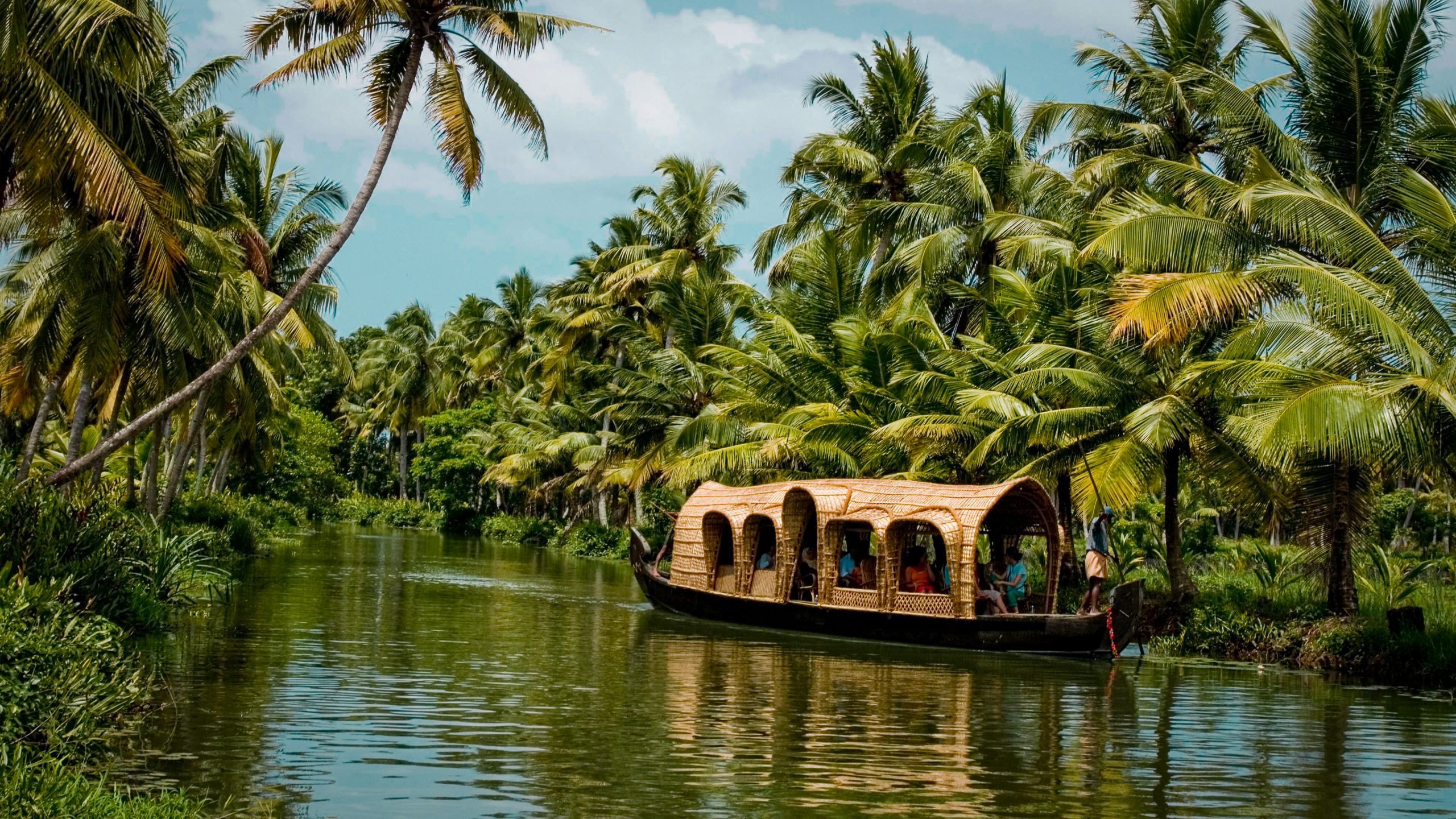  Kerala Tours – Explore Backwaters, Nature & Culture