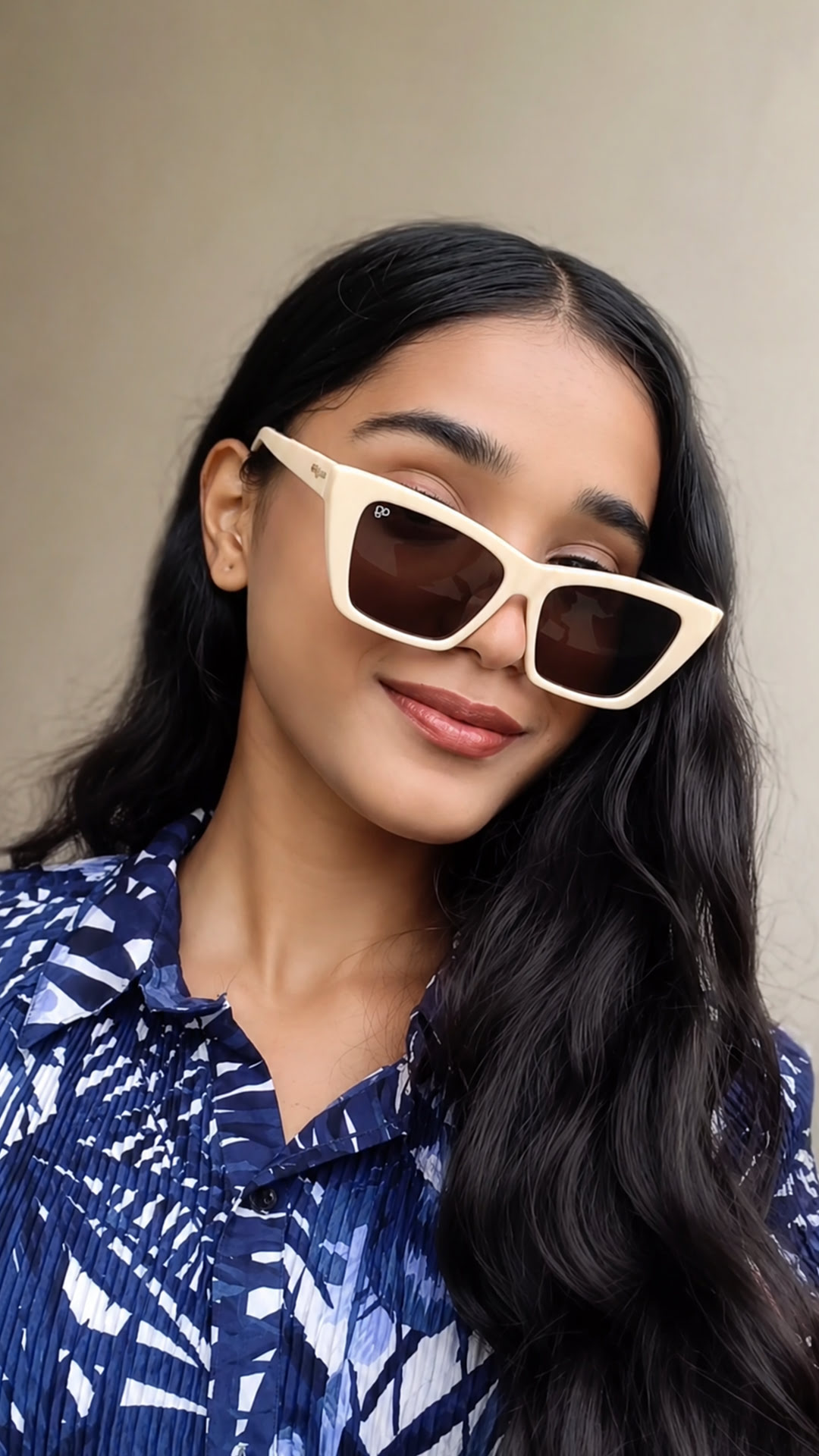  Discover Stylish Shades for Women at Woggles