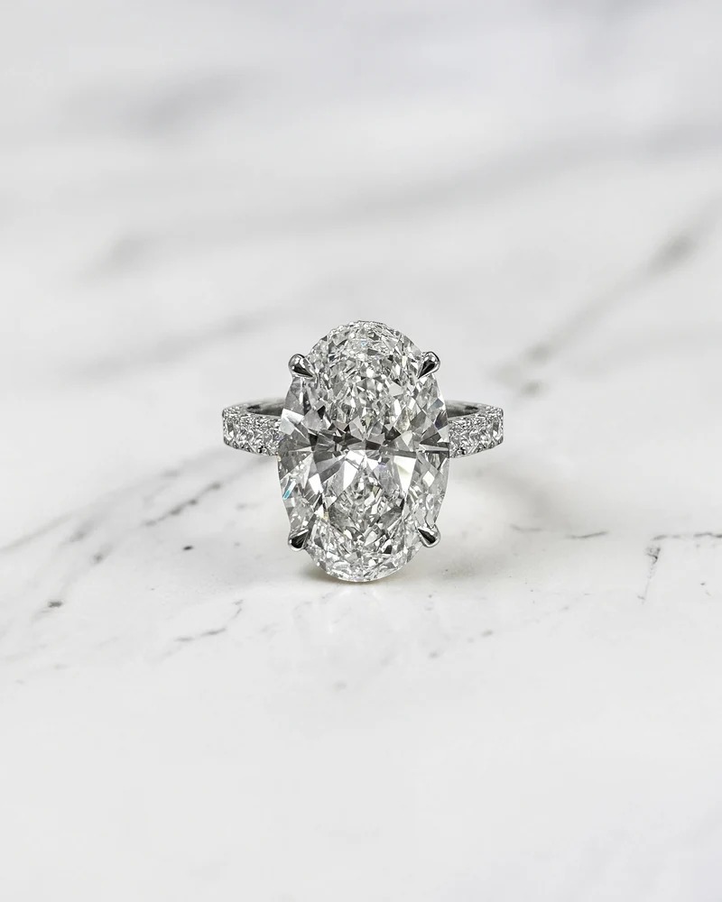  6ct Cathedral Setting Ring  Timeless Luxury & Brilliance