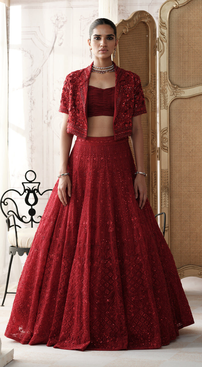  Steal the Spotlight in a Stunning Sangeet Lehenga!