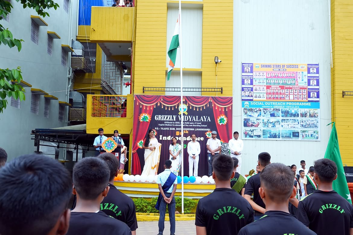  🇮🇳 Flag Hoisting & Independence Day Parade at Grizzly Vidyalaya