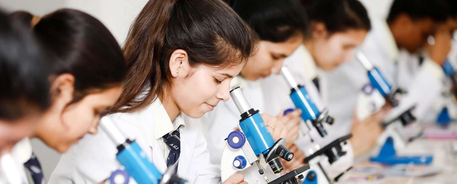  Diploma in Pharmacy in Lucknow – Practical Learning & Career Growth