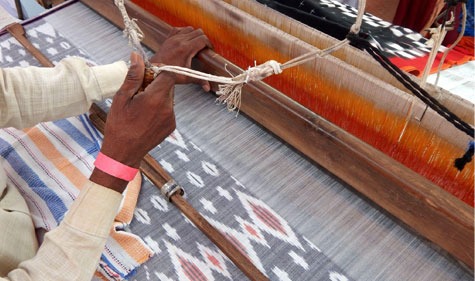  A Guide to Rug Construction Hand-Knotted, Hand-Tufted, Woven and Flat-Weave | Saraswati Global