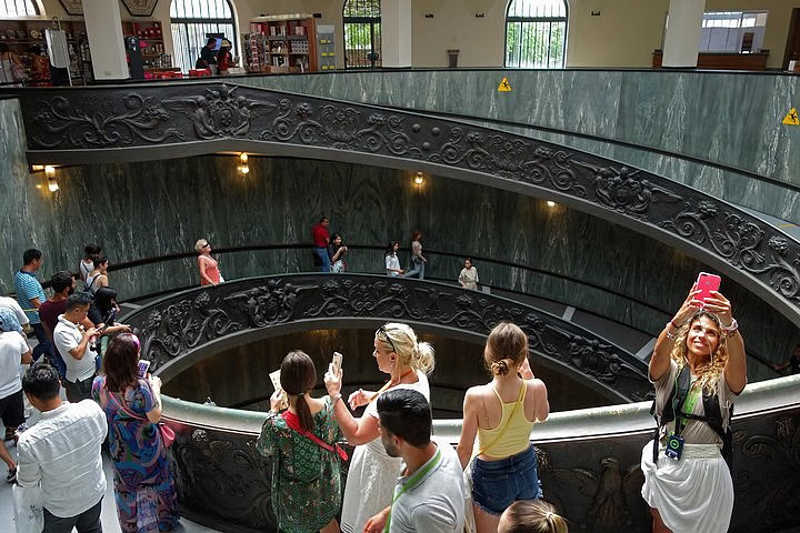  Which private tours include Ancient Rome