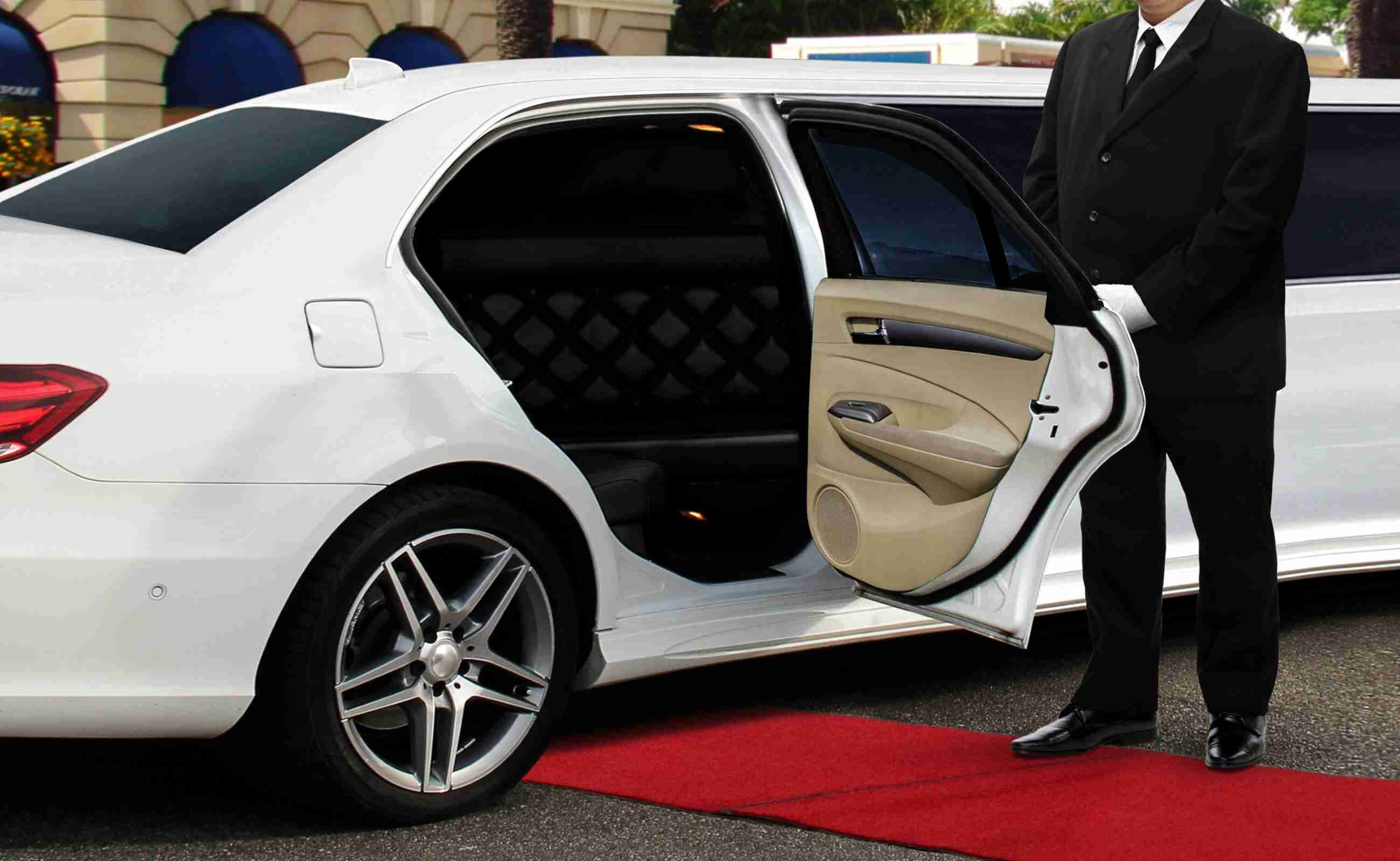  Professional Airport Transportation Services | EZ Airport Limo