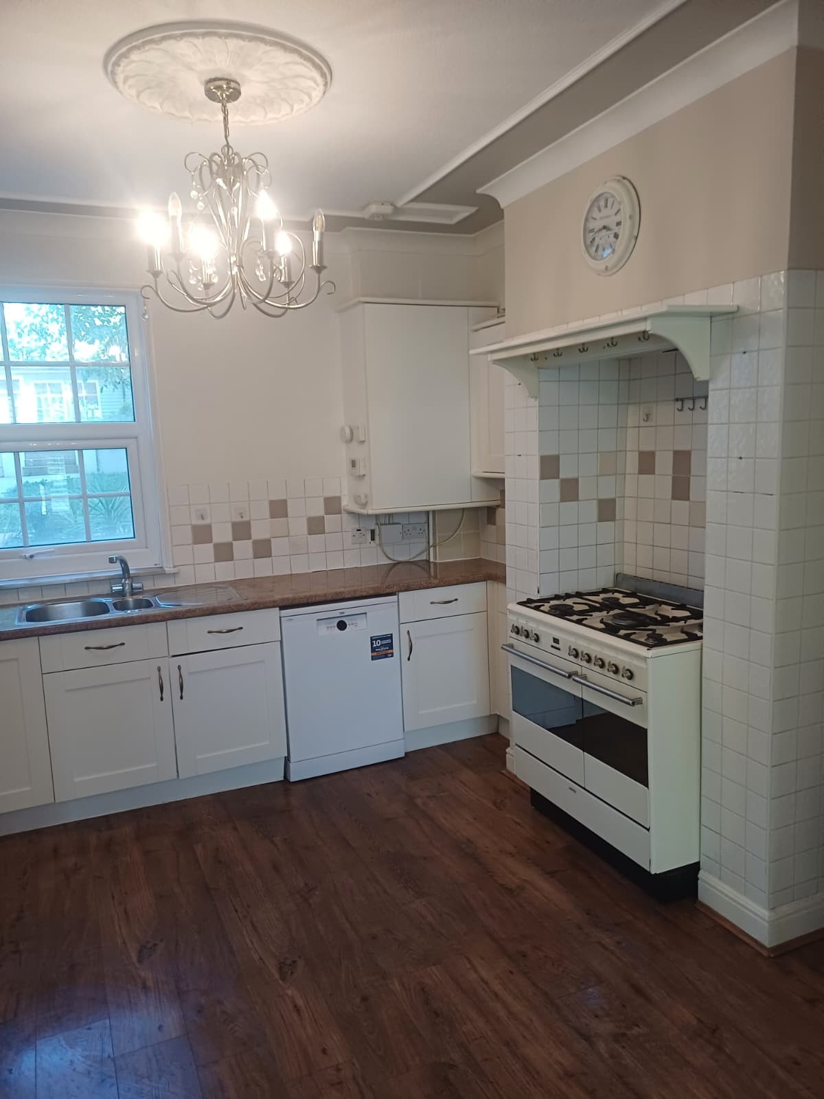  Book Spring Cleaning Services in Sutton for Detailed Home Cleaning