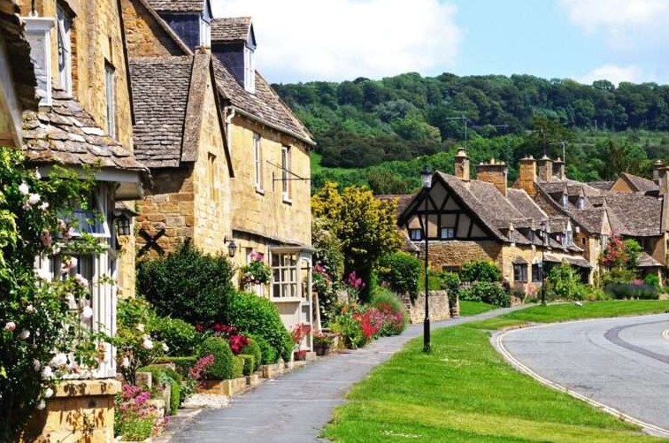  Cotswolds Tours with Private Chauffeur and Flexible Day Trips