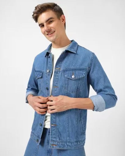  Buttoned Jacket