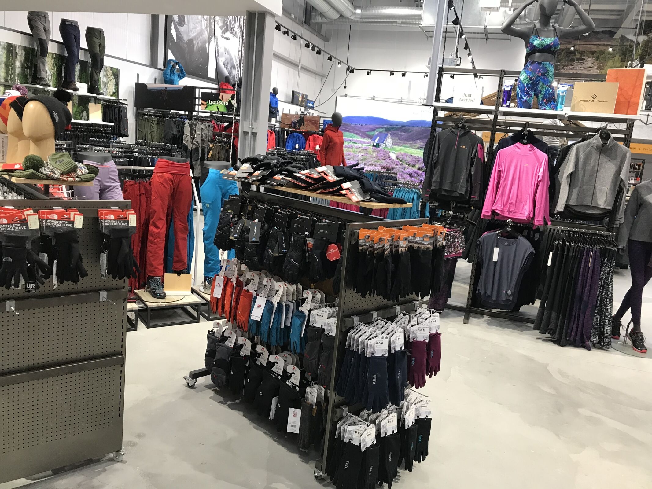  Premium Retail Space Cleaning