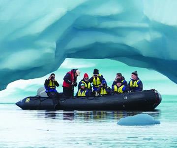  Comfort Meets Adventure in Antarctica – Book Now