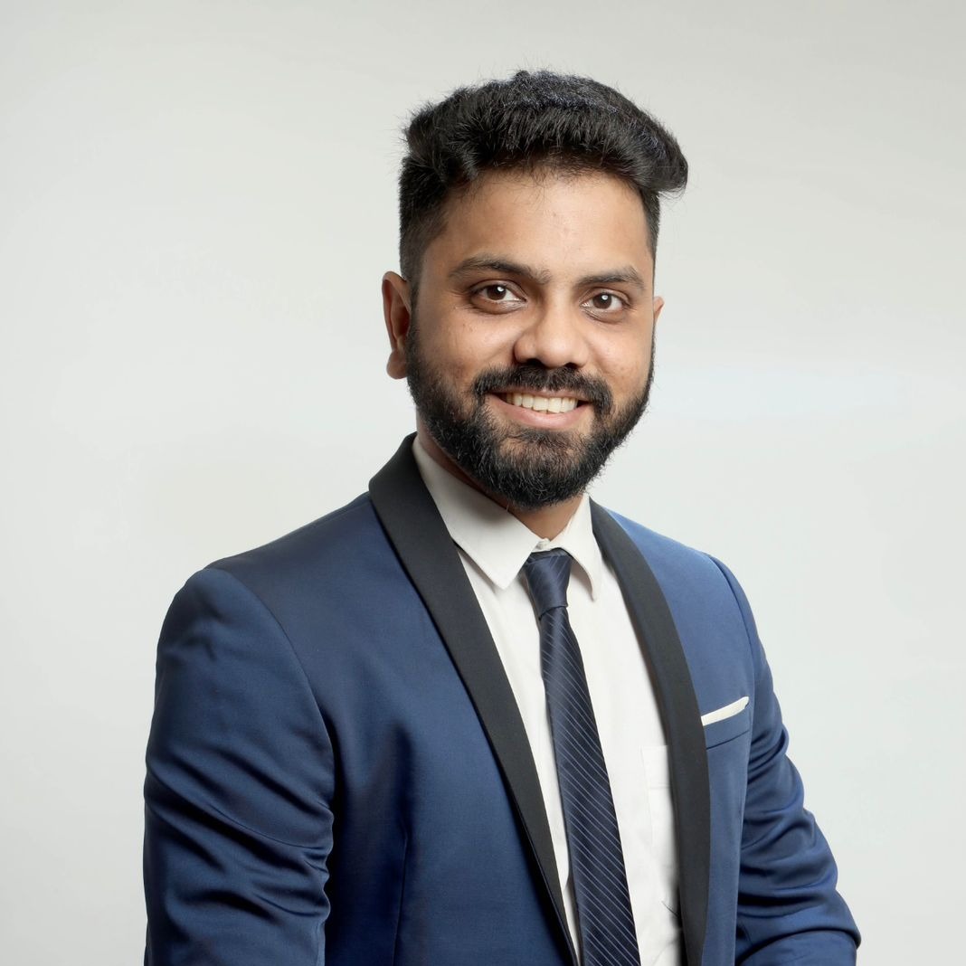  Expert Spine Doctor in Borivali West Mumbai – Dr. Jenil Patel
