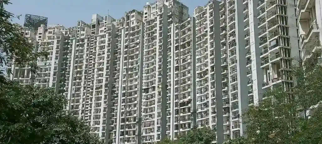  What is the rent for a 3 BHK flat in Gardenia Glory