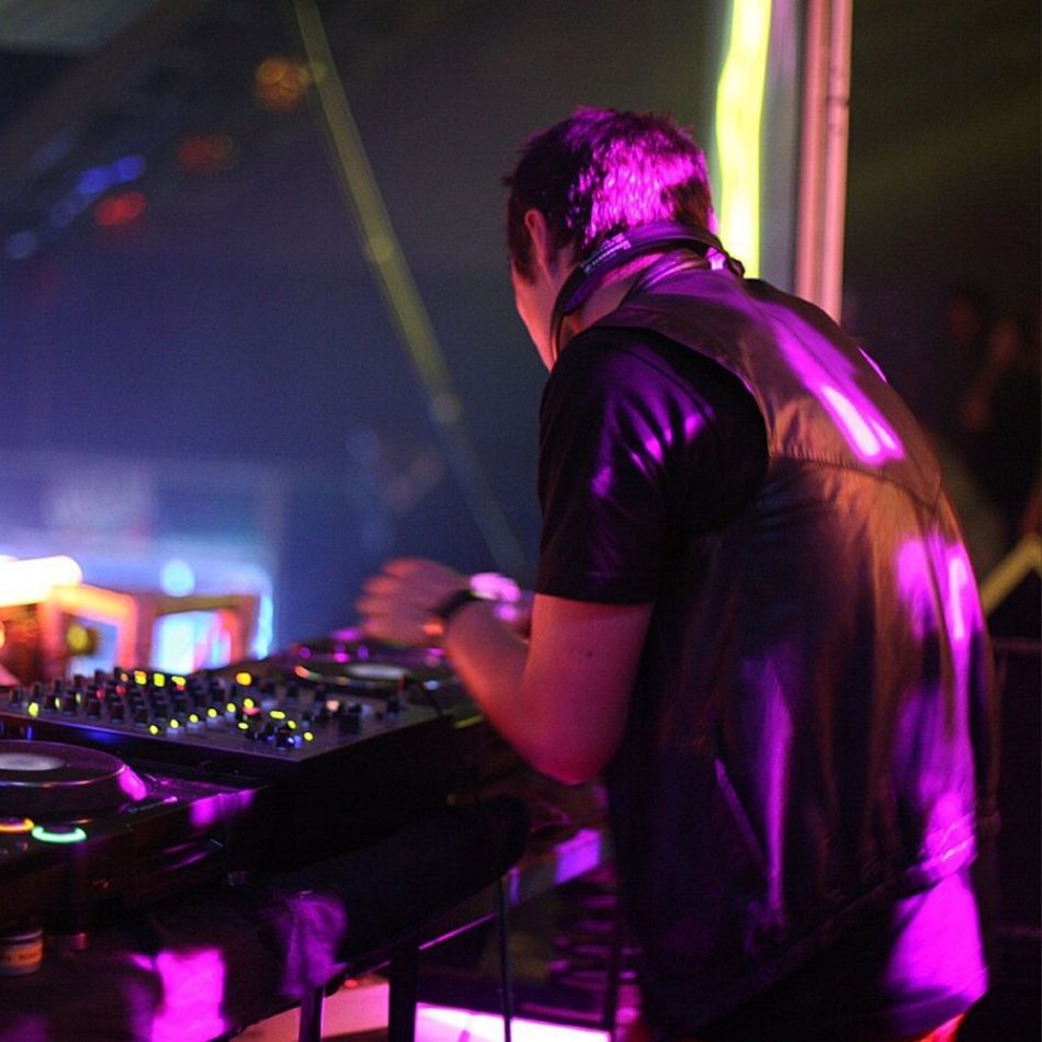  Plan Your Special Day with a Professional Wedding DJ Near Me