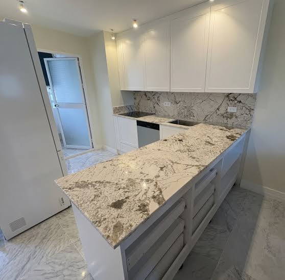 Modern Kitchen Countertops in Costa del Sol – Stylish Designs for Contemporary Kitchens