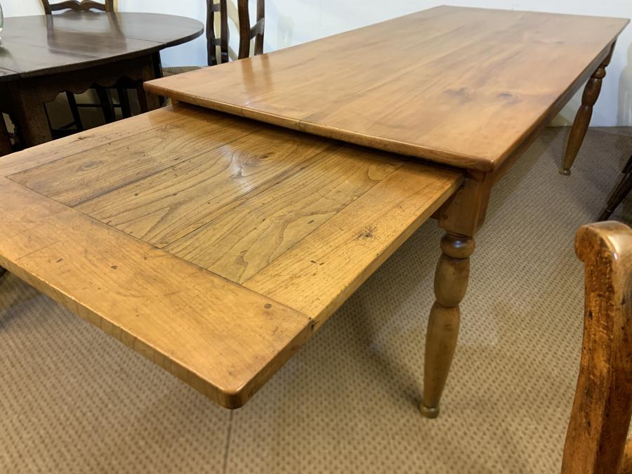  Extending Farmhouse Tables | Antique Tables