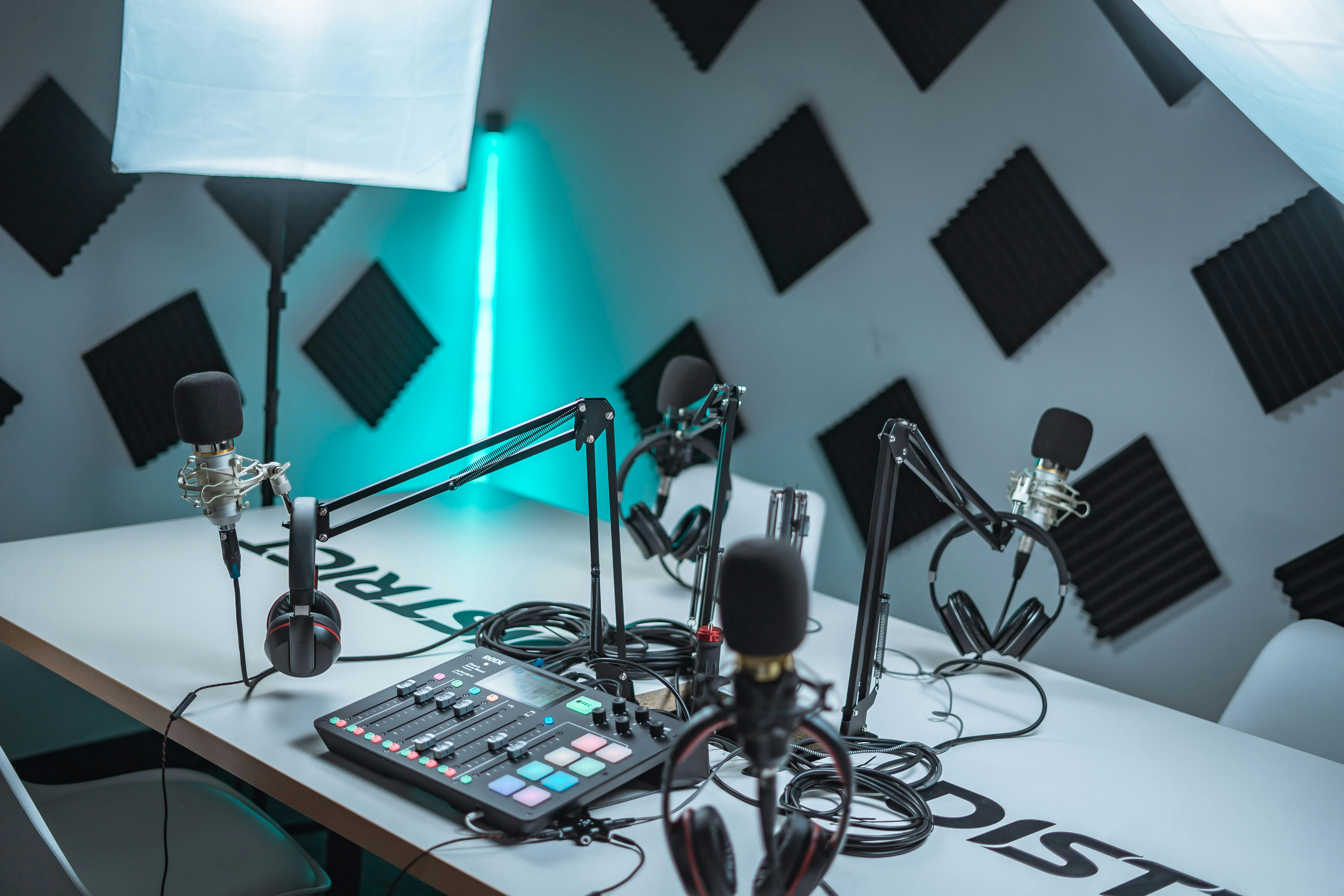  Professional Podcast Recording Services at AlphaCast Podcast Studio