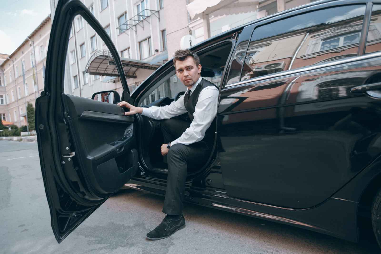  Chauffeur Driven Range Rover London for Luxury and Comfortable Travel