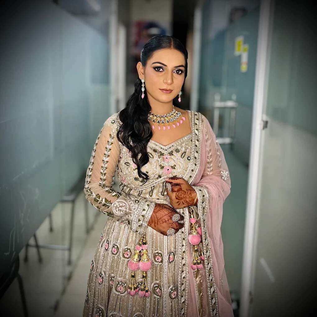  Lakme Academy Powered By Aptech Bathinda:-Certified Makeup Academy in Bathinda